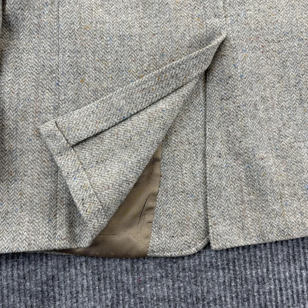 Cricketeer Blazer Mens 46 Gray Tweed Herringbone Wool Made USA 2 Button Dillards